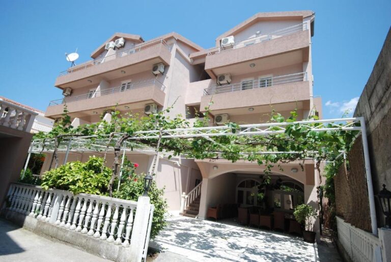 PENSION ANITA 3* – Budva, Juodkalnija