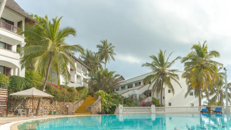 Voyager Beach Resort 4* – Mombasa, Kenija