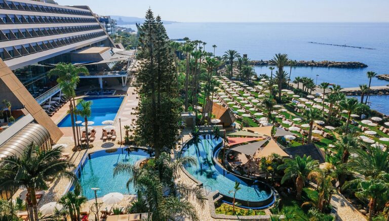 Amathus Beach 5* – Limasolis, Kipras