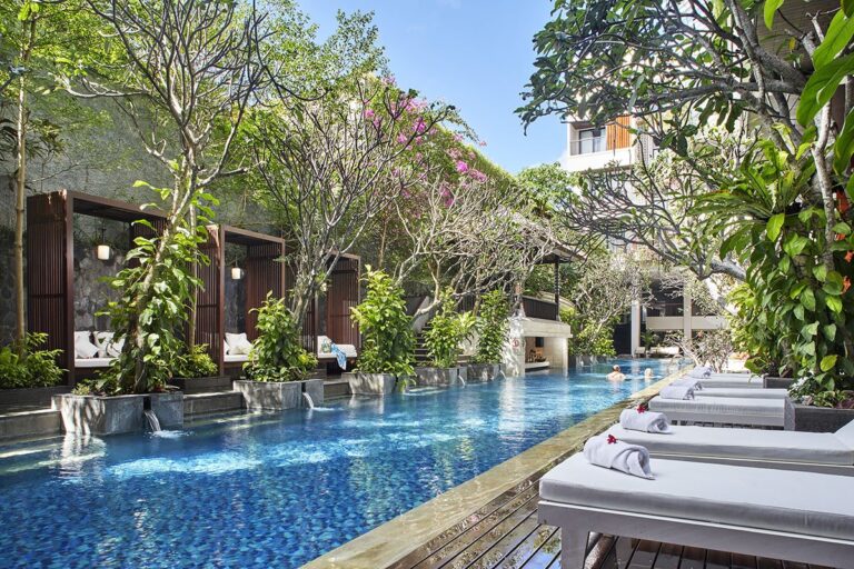 Jambuluwuk Oceano Seminyak 4* – Balis, Indonezija