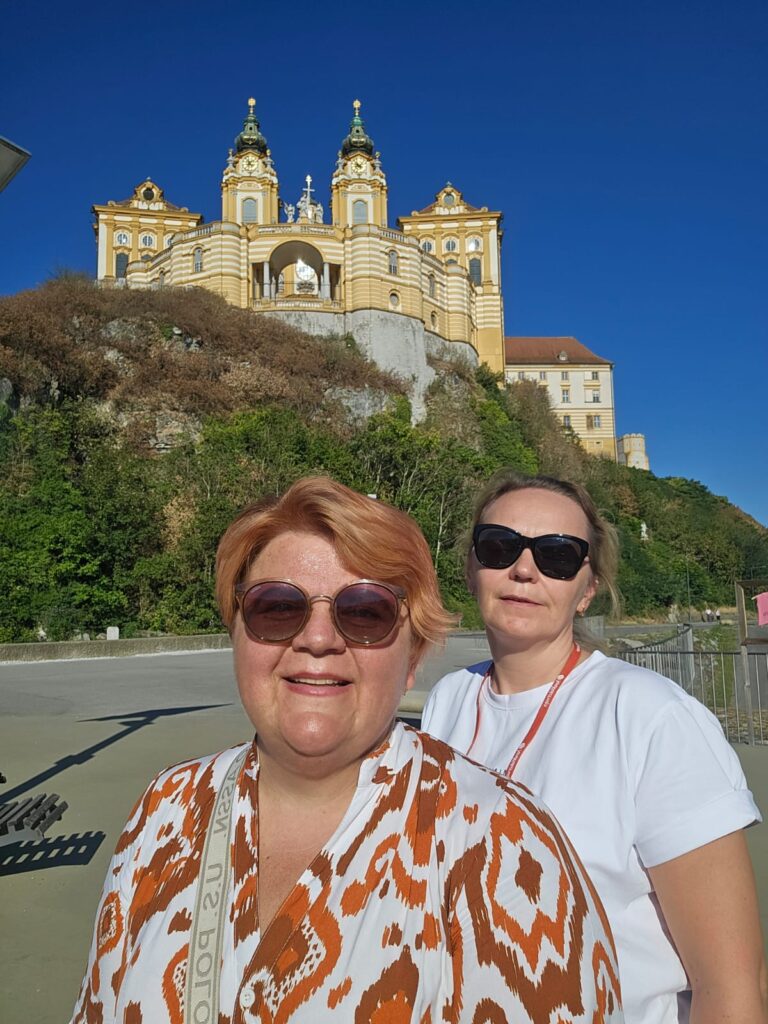 Estravel kelionių ekspertai kruize Dunojumi lanko Melko benediktinų vienuolyno didybė.