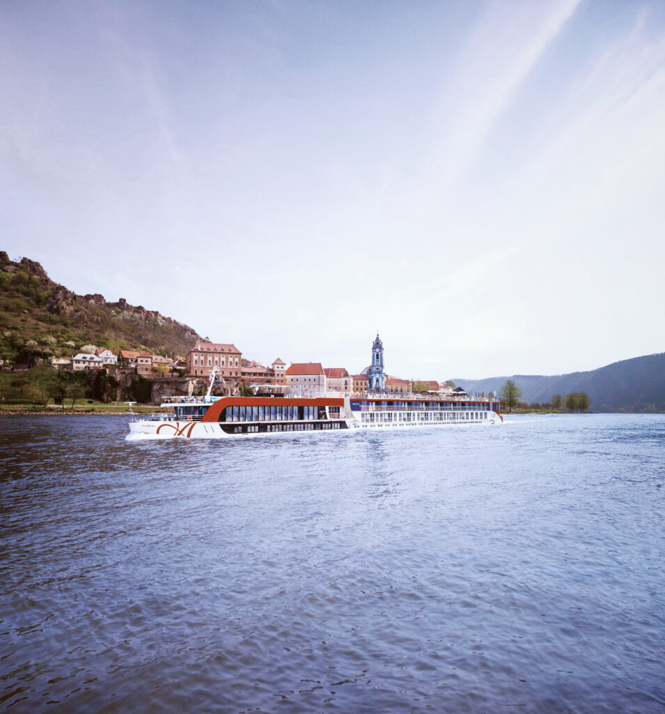 AmaWaterways laivas AmaReina Dunojaus upėje Vienoje